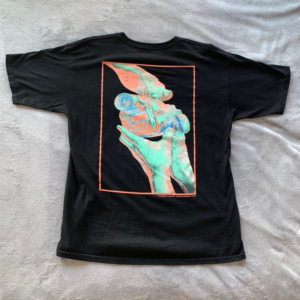Pyramid Country thermal cam tee